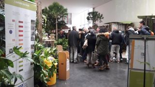 Une dizaine de stands sur la sécurité, l’avenir de la profession ou encore les espèces invasives se sont tenus toute la journée dans le hall de l’ISA. © Léna Hespel Une dizaine de stands sur la sécurité, l’avenir de la profession ou encore les espèces invasives se sont tenus toute la journée dans le hall de l’ISA. © Léna Hespel